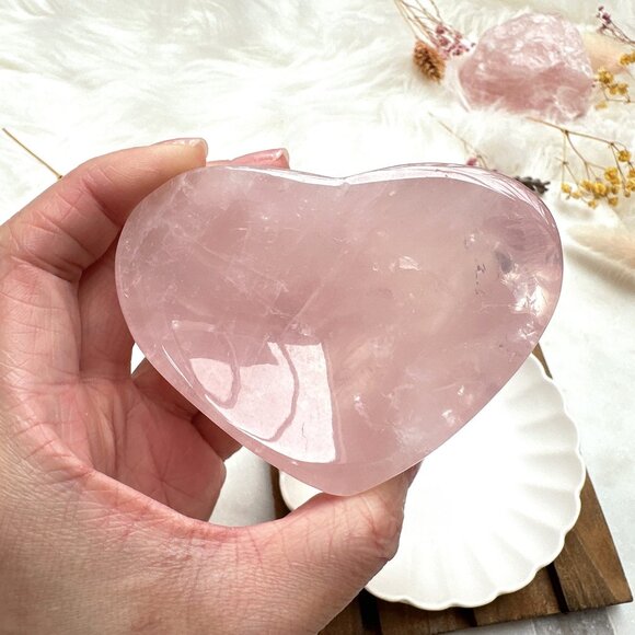 Beautiful Small Rose Quartz Heart Bowl/Dish - Picture 2 of 5